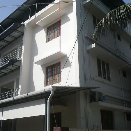 Jacaranda Holiday Home Kochi Luaran gambar