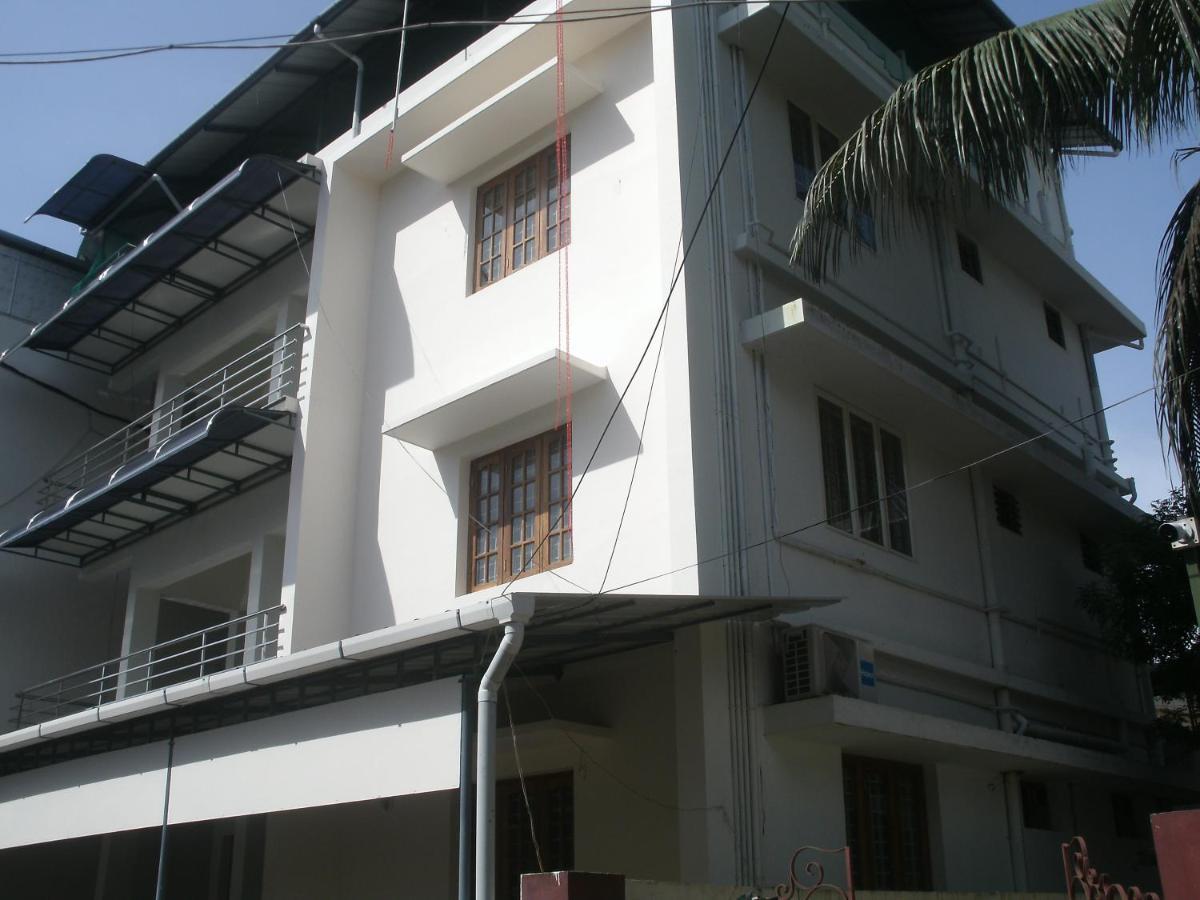 Jacaranda Holiday Home Kochi Luaran gambar